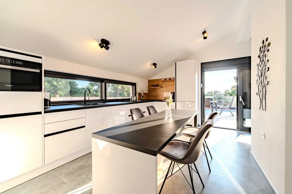 Vir Apartment for 4–6 Guests with Private Jacuzzi