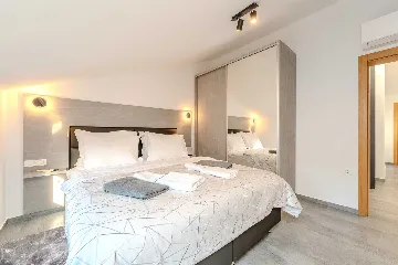 Vir Apartment for 4–6 Guests with Private Jacuzzi