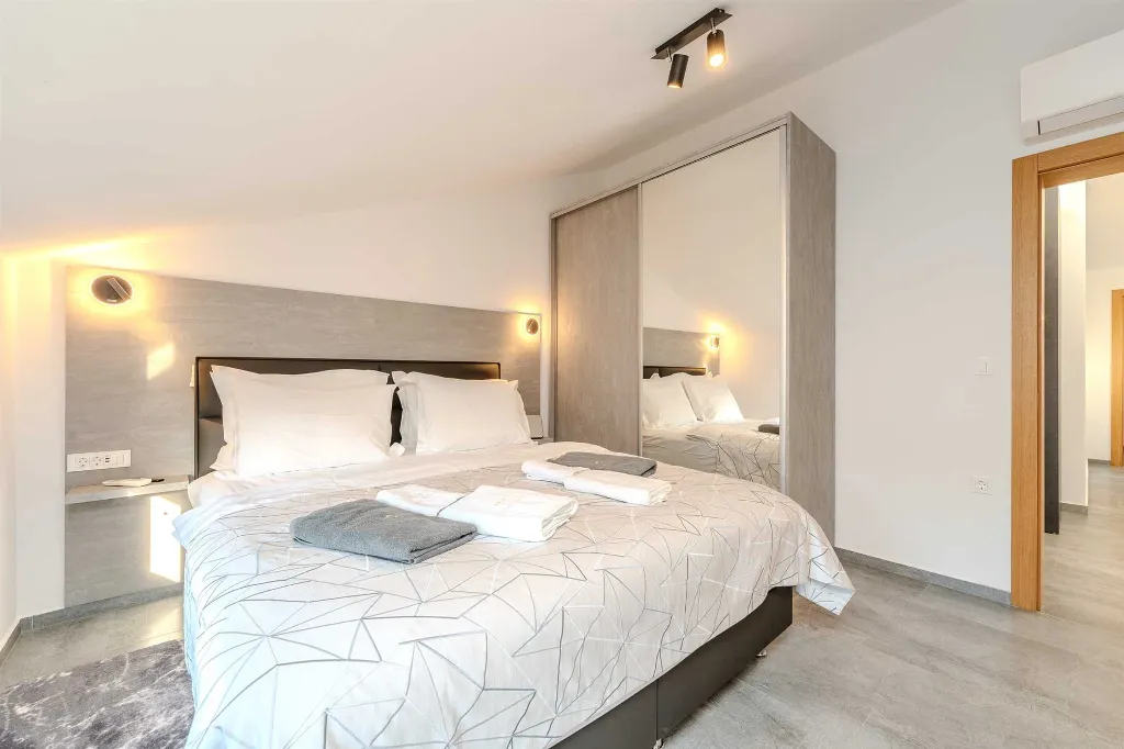 Vir Apartment for 4–6 Guests with Private Jacuzzi