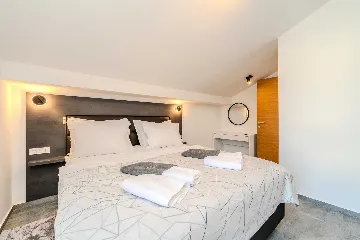 Vir Apartment for 4–6 Guests with Private Jacuzzi