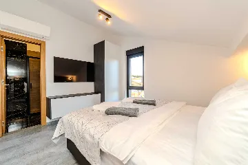 Vir Apartment for 4–6 Guests with Private Jacuzzi