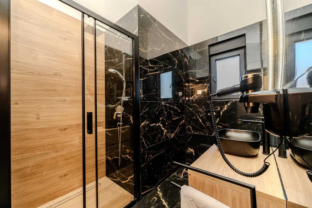 Vir Apartment for 4–6 Guests with Private Jacuzzi