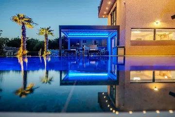 Vir Apartment for 4–6 Guests with Private Jacuzzi