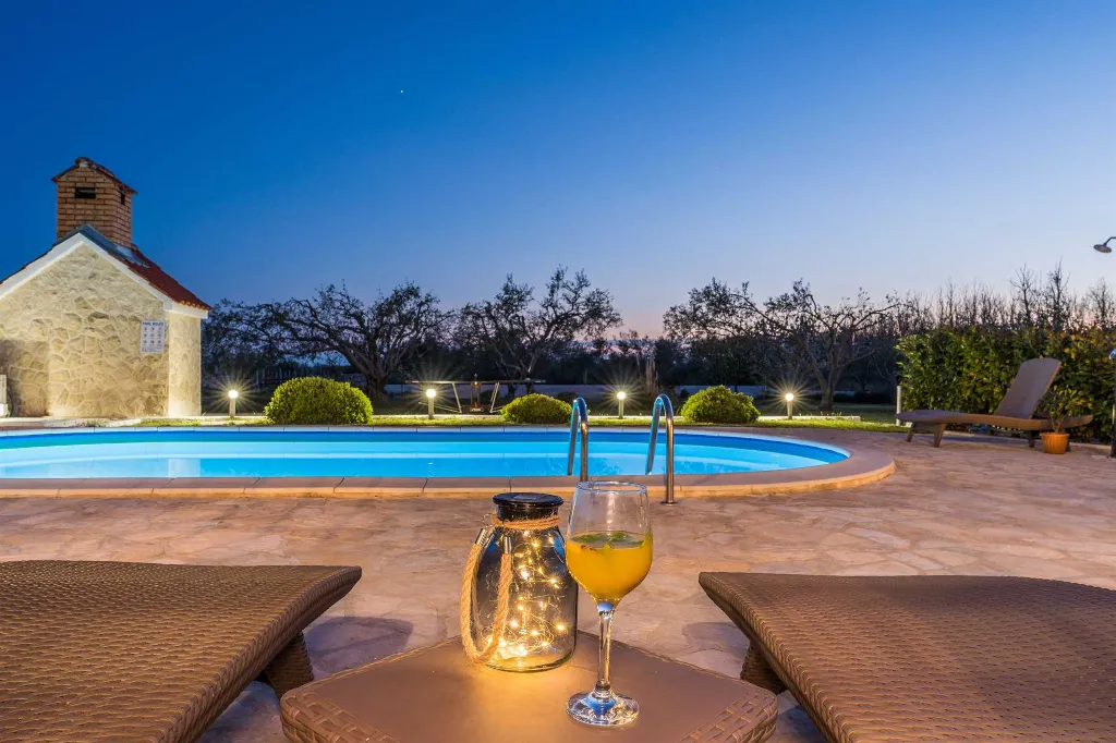 Modern Villa with Private Pool for 6-8 in Privlaka