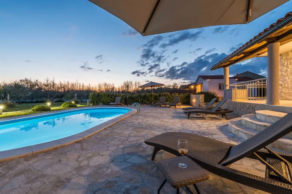 Modern Villa with Private Pool for 6-8 in Privlaka