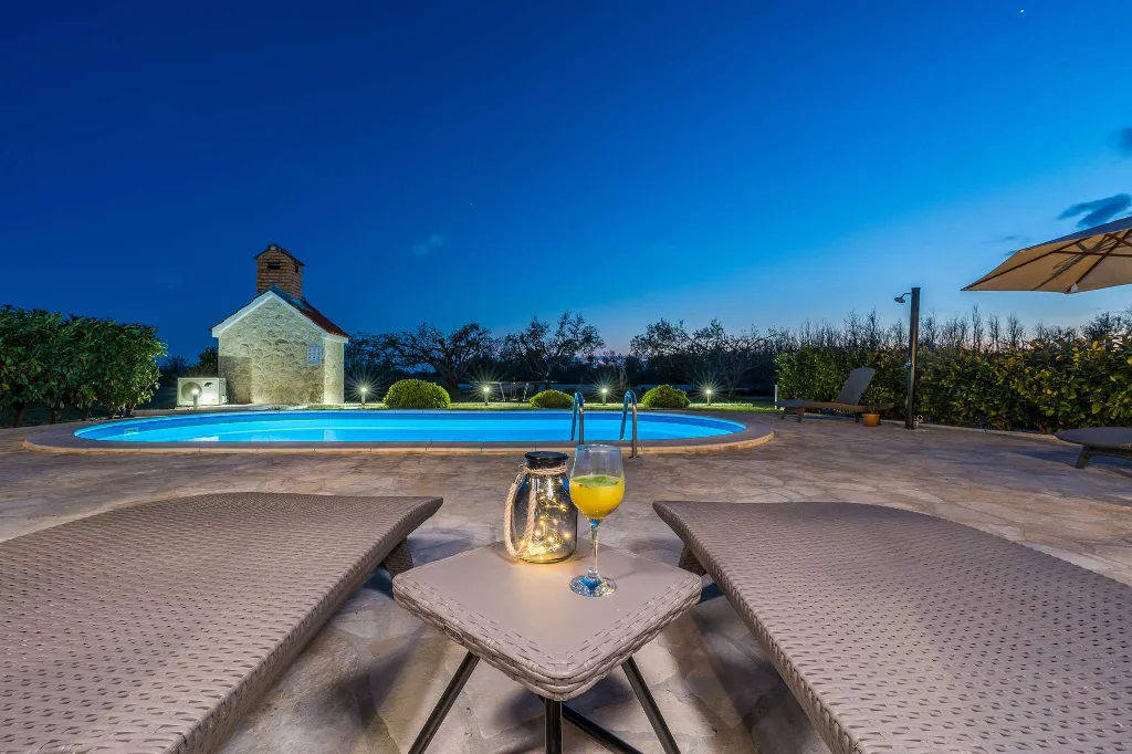 Modern Villa with Private Pool for 6-8 in Privlaka