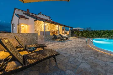 Modern Villa with Private Pool for 6-8 in Privlaka