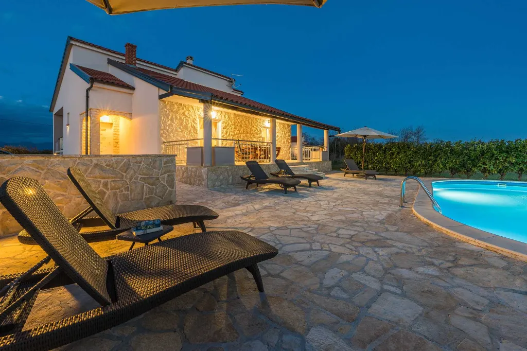 Modern Villa with Private Pool for 6-8 in Privlaka