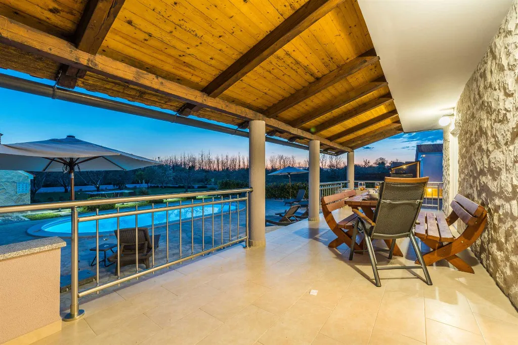 Modern Villa with Private Pool for 6-8 in Privlaka