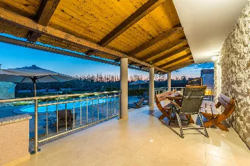 Modern Villa with Private Pool for 6-8 in Privlaka