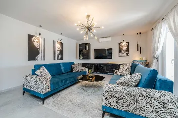 Modern Villa with Private Pool for 6-8 in Privlaka