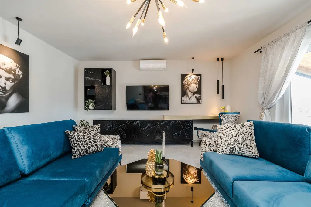 Modern Villa with Private Pool for 6-8 in Privlaka