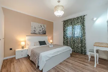 Modern Villa with Private Pool for 6-8 in Privlaka