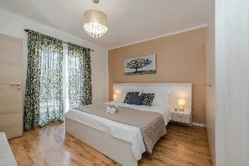 Modern Villa with Private Pool for 6-8 in Privlaka