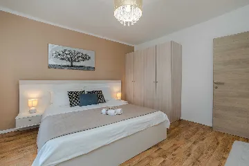 Modern Villa with Private Pool for 6-8 in Privlaka