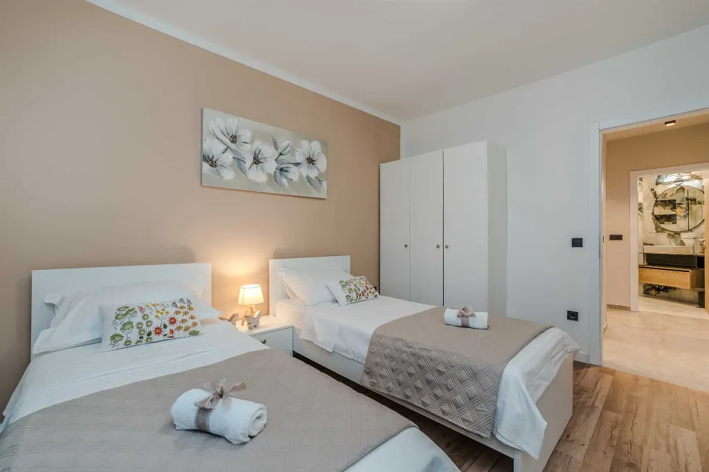 Modern Villa with Private Pool for 6-8 in Privlaka