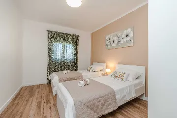 Modern Villa with Private Pool for 6-8 in Privlaka