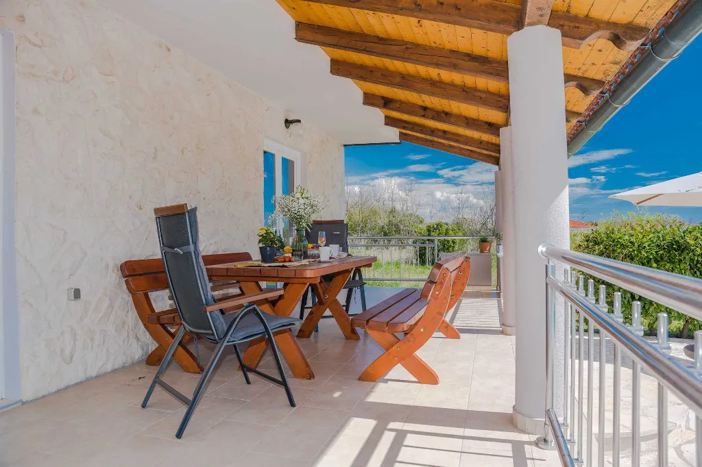 Modern Villa with Private Pool for 6-8 in Privlaka