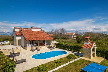 Modern Villa with Private Pool for 6-8 in Privlaka