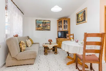 2-Bedroom Apartment in Vir for Up to 4 Guests