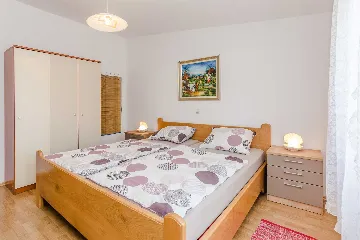 2-Bedroom Apartment in Vir for Up to 4 Guests