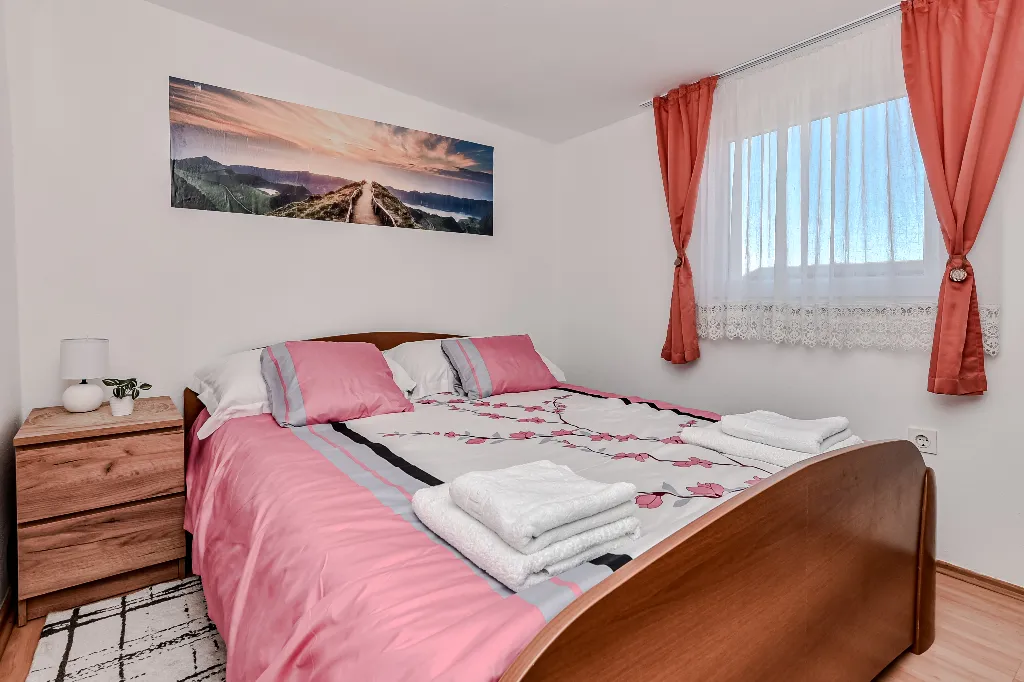Apartment in Vir for 4 Guests with Balcony