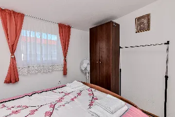 Apartment in Vir for 4 Guests with Balcony