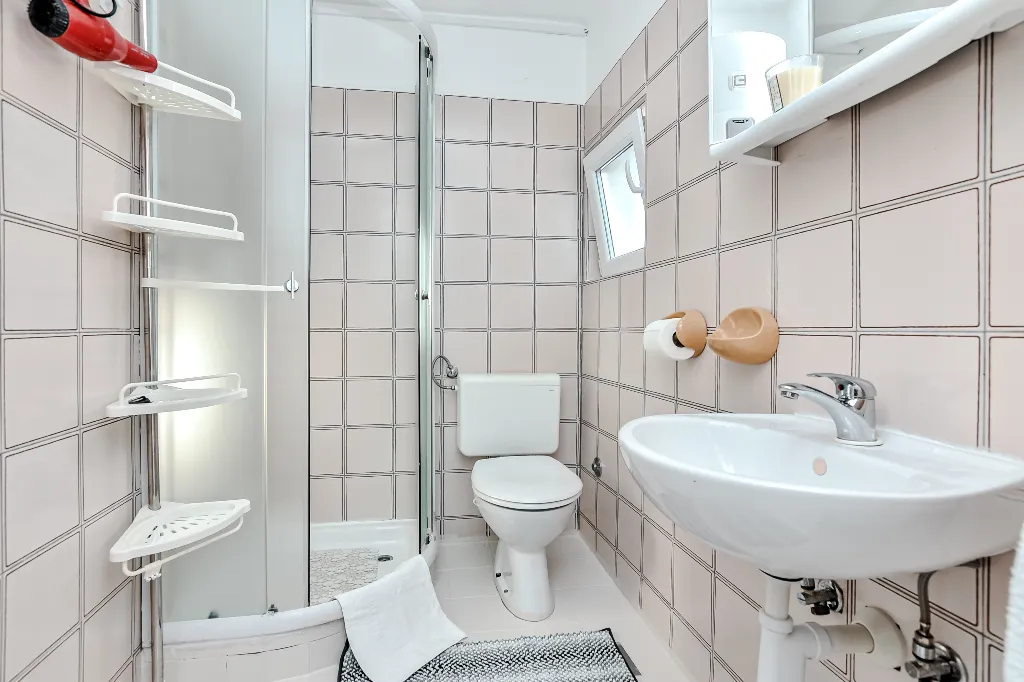 Apartment in Vir for 4 Guests with Balcony