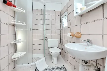 Apartment in Vir for 4 Guests with Balcony