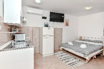One-Bedroom Apartment in Vir (100 m to Beach)