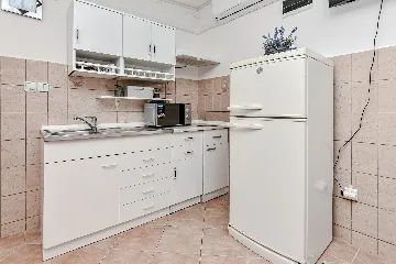 One-Bedroom Apartment in Vir (100 m to Beach)