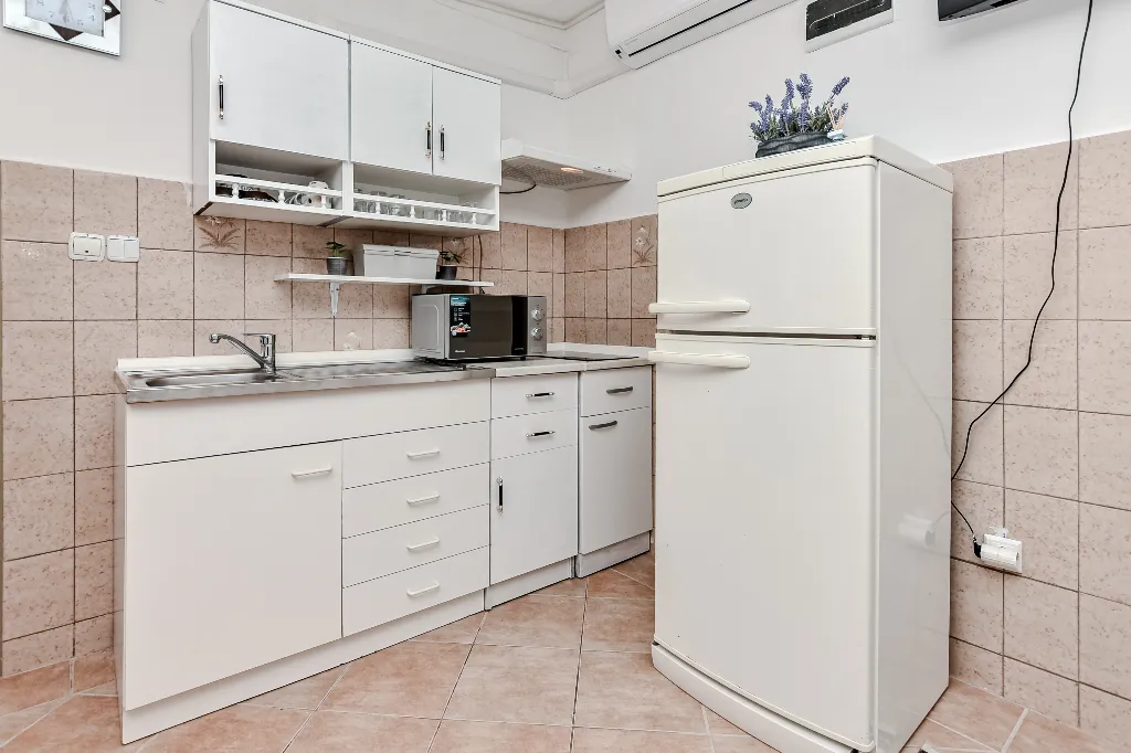 One-Bedroom Apartment in Vir (100 m to Beach)