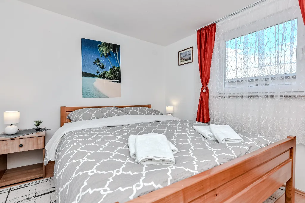 One-Bedroom Apartment in Vir (100 m to Beach)