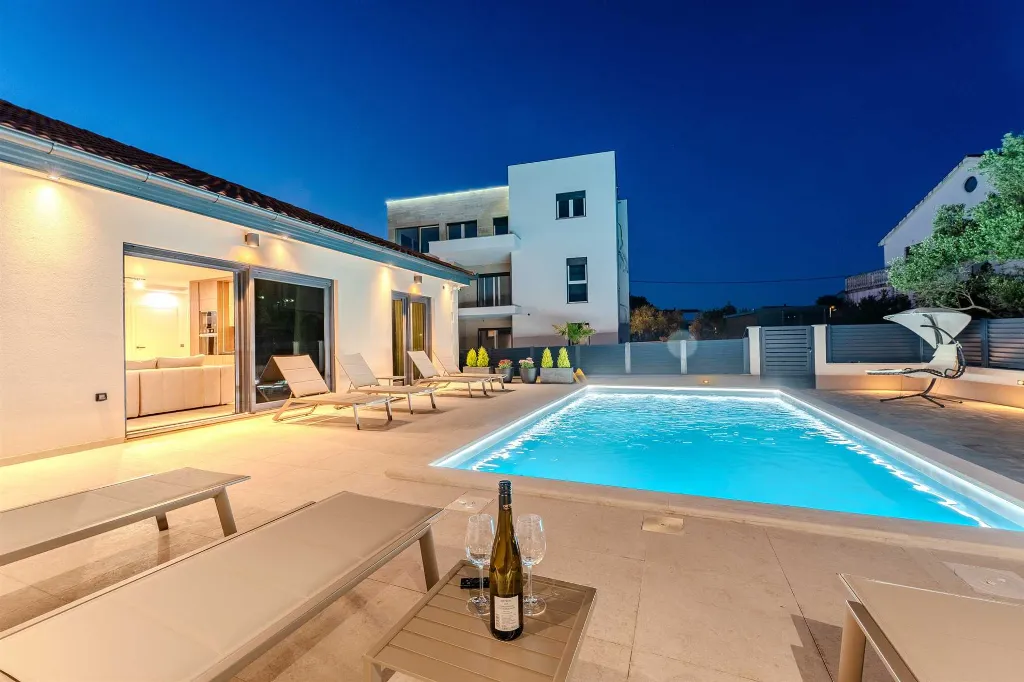 Privlaka 3-Bedroom Villa for 6-7 with Private Pool