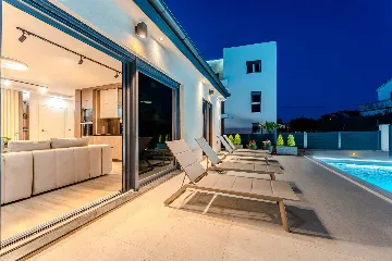 Privlaka 3-Bedroom Villa for 6-7 with Private Pool