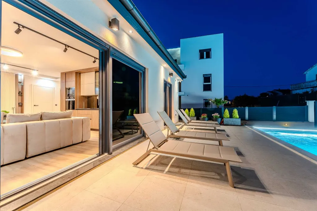 Privlaka 3-Bedroom Villa for 6-7 with Private Pool