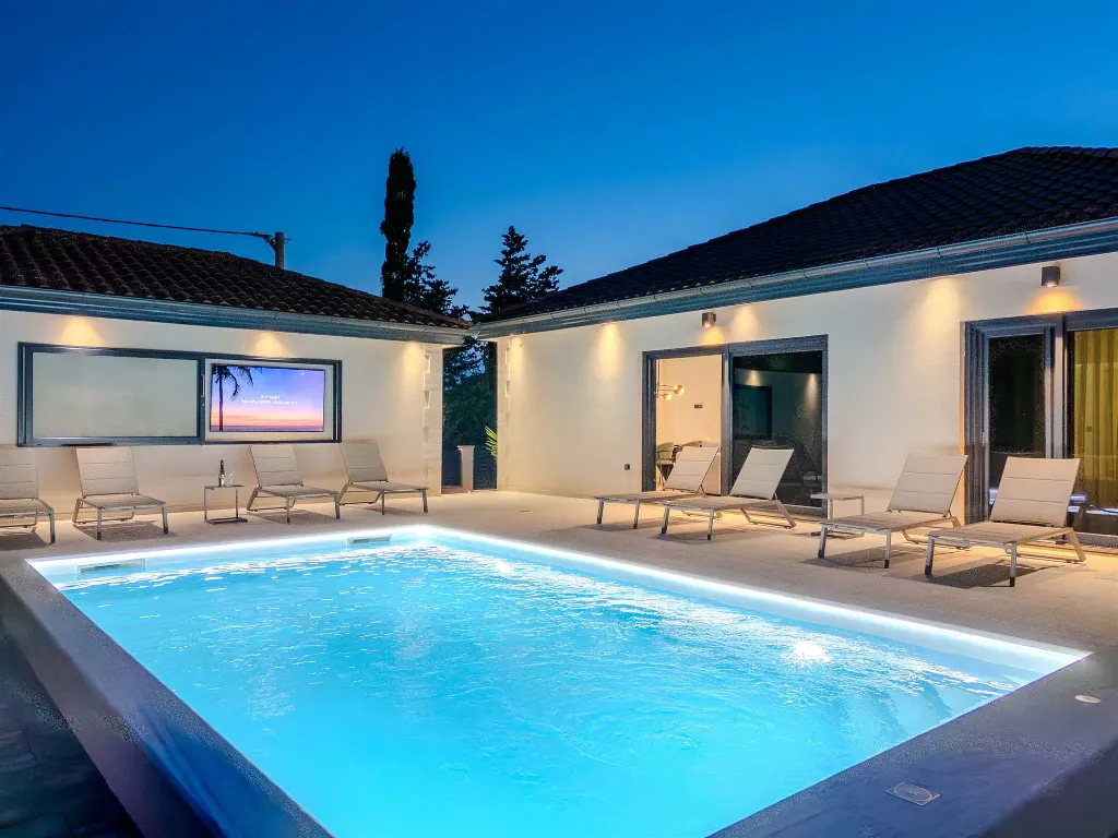 Privlaka 3-Bedroom Villa for 6-7 with Private Pool