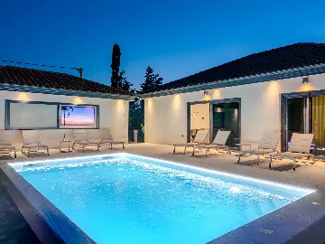 Privlaka 3-Bedroom Villa for 6-7 with Private Pool