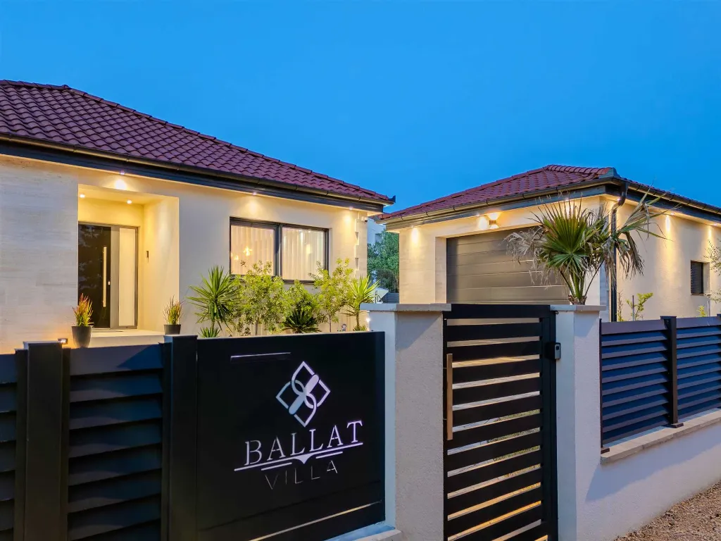 Privlaka 3-Bedroom Villa for 6-7 with Private Pool