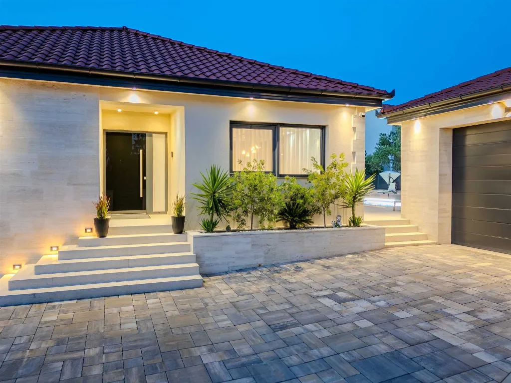 Privlaka 3-Bedroom Villa for 6-7 with Private Pool