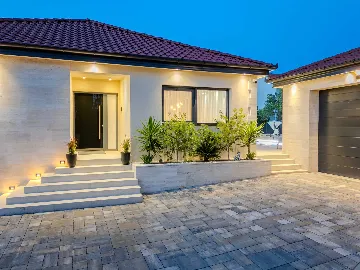 Privlaka 3-Bedroom Villa for 6-7 with Private Pool