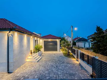 Privlaka 3-Bedroom Villa for 6-7 with Private Pool