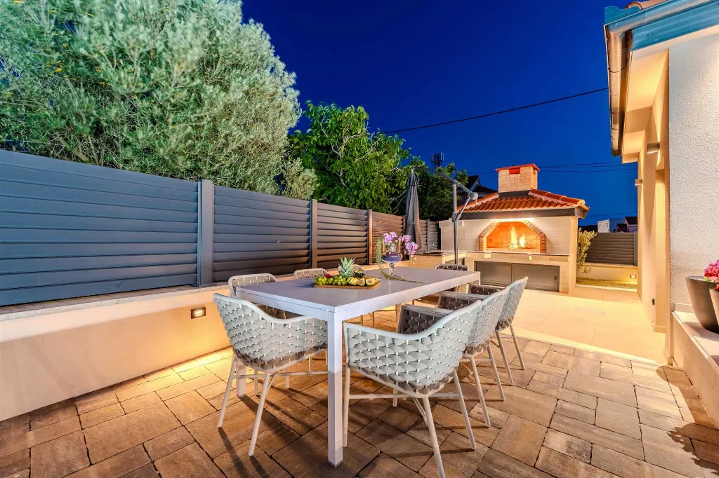 Privlaka 3-Bedroom Villa for 6-7 with Private Pool