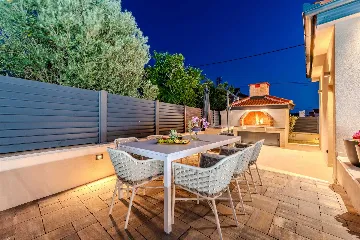 Privlaka 3-Bedroom Villa for 6-7 with Private Pool