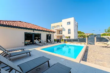 Privlaka 3-Bedroom Villa for 6-7 with Private Pool