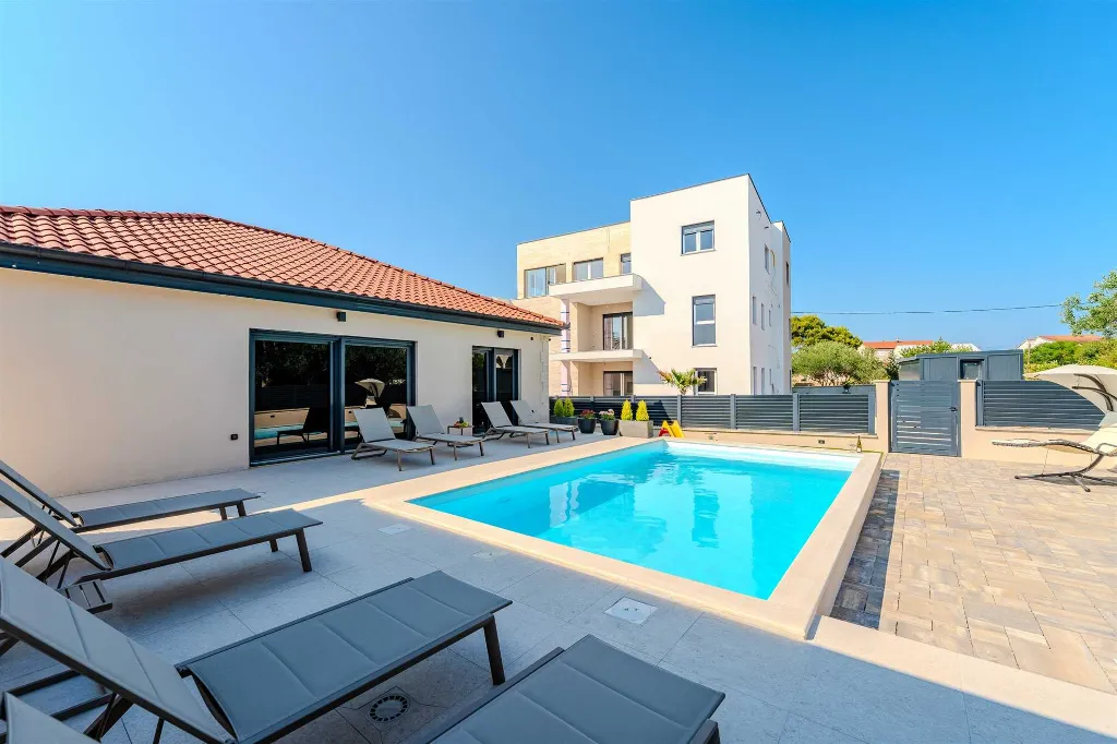 Privlaka 3-Bedroom Villa for 6-7 with Private Pool
