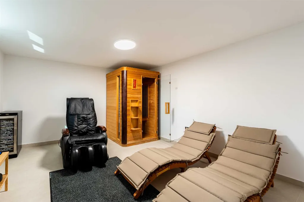 Privlaka 3-Bedroom Villa for 6-7 with Private Pool