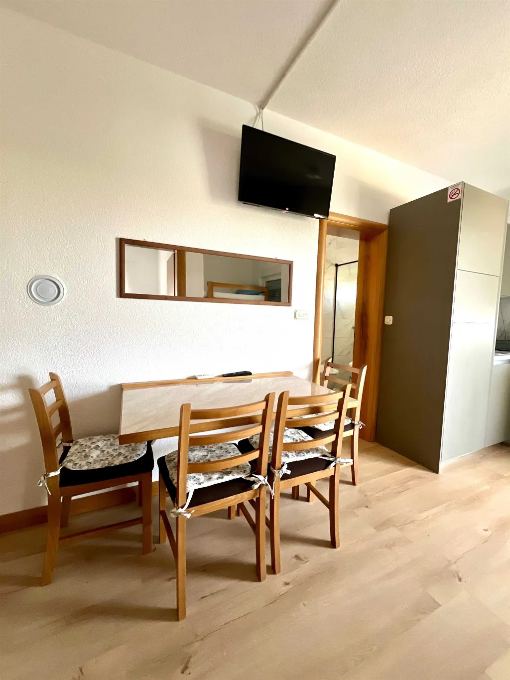 Apartment in Vir for 2-4 Guests with Partial Sea View