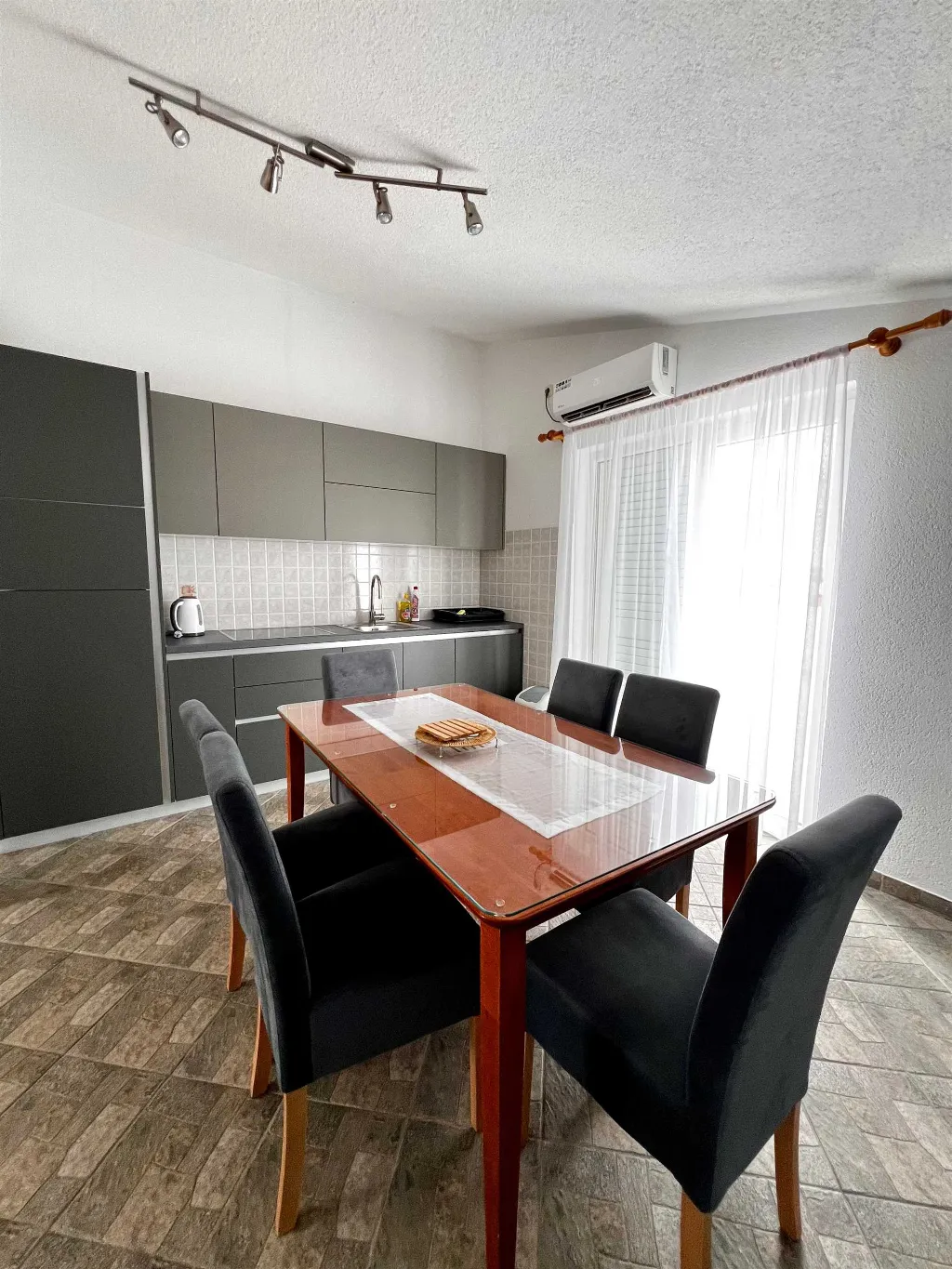 Apartment in Vir for 4–6 with Sea View