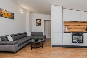 Spacious 2-Bedroom Apartment in Vir